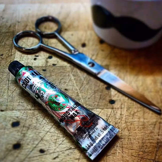 Clubman Pinaud Mustaschvax Neutral