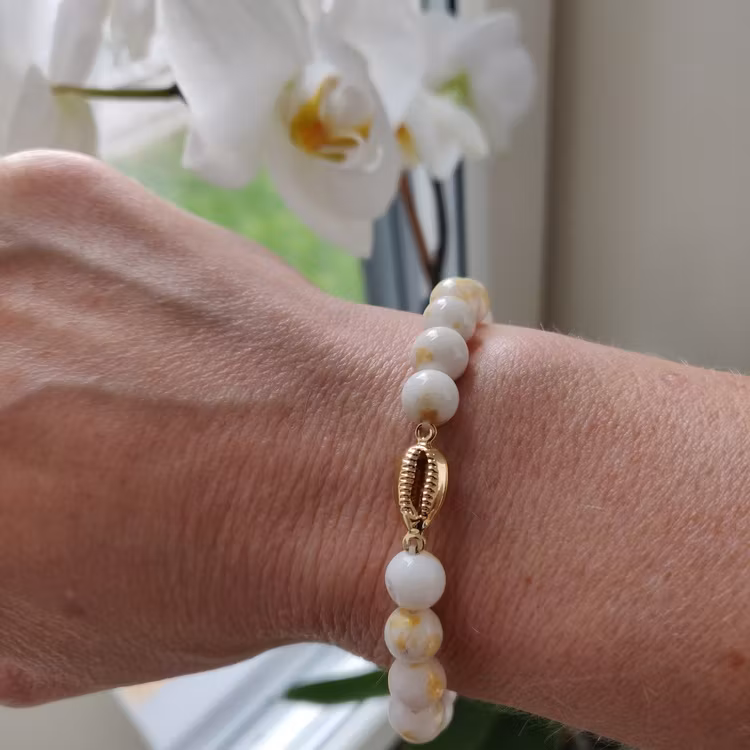 Armband - cremevita stenpärlor