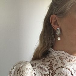 Örhängen - vågigt örstift i rostfritt stål