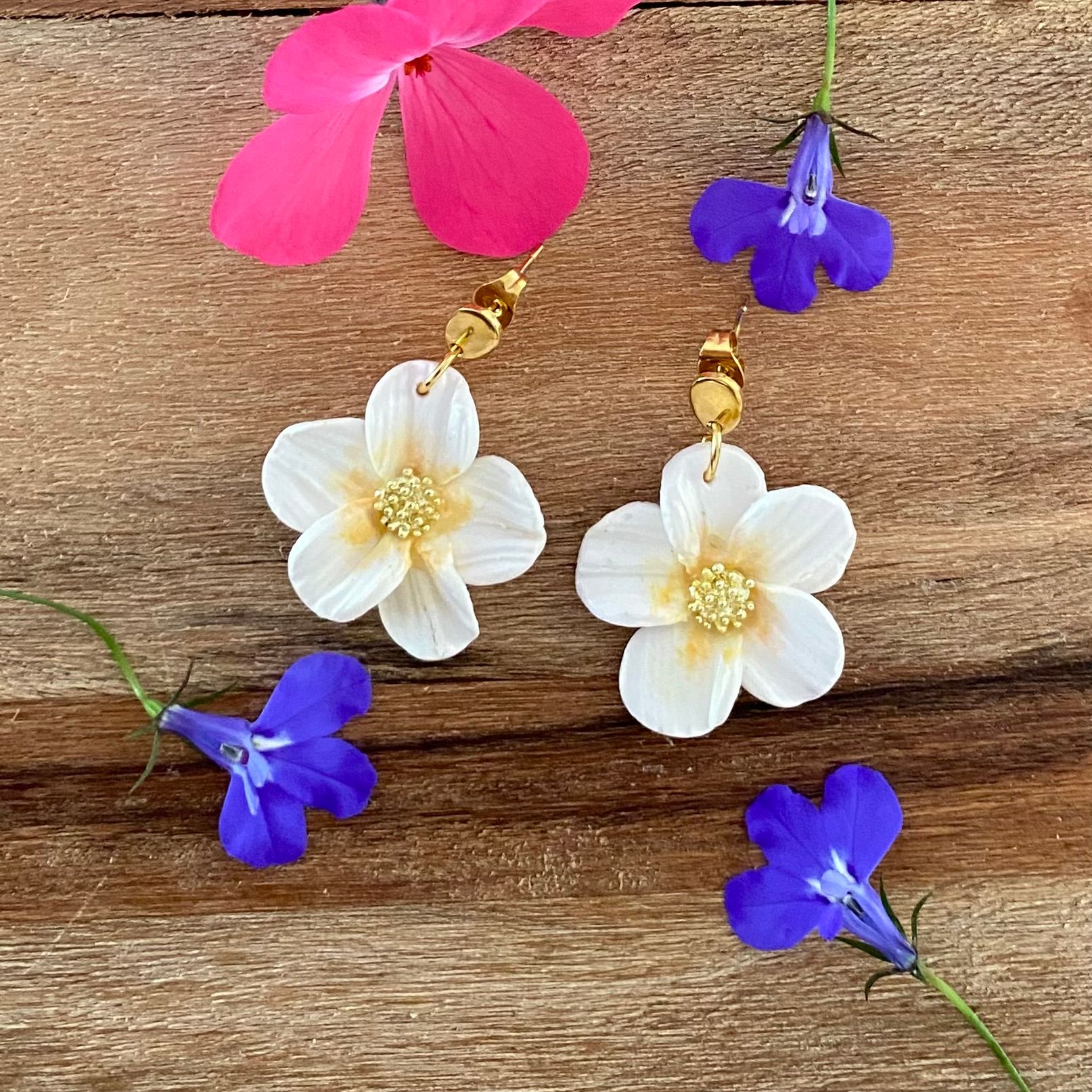 Örhängen - vita blommor