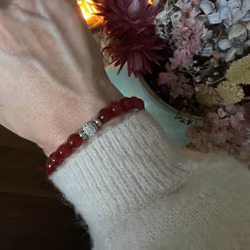 Armband - röda stenpärlor