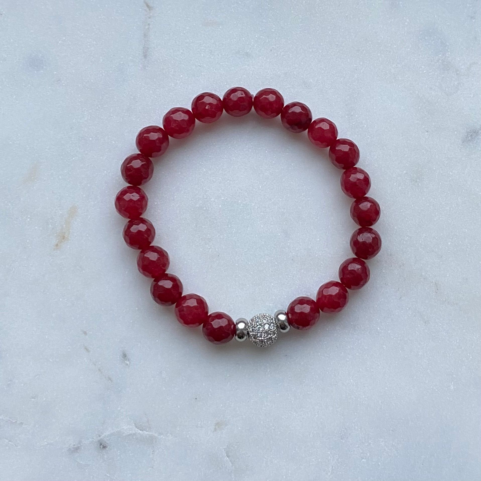 Armband - röda stenpärlor