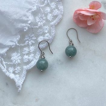 Örhängen - titan med pärlor av grön jade