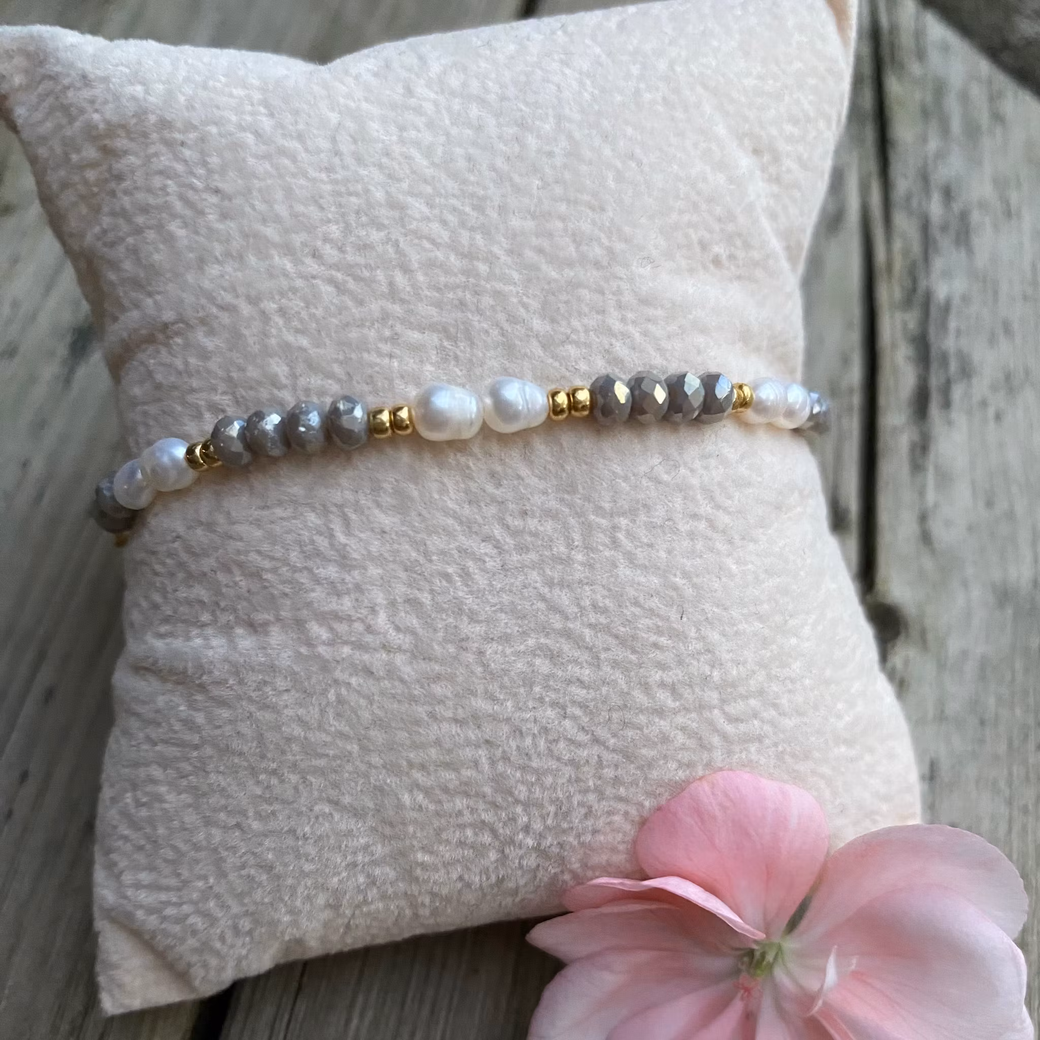 Armband - små pärlor