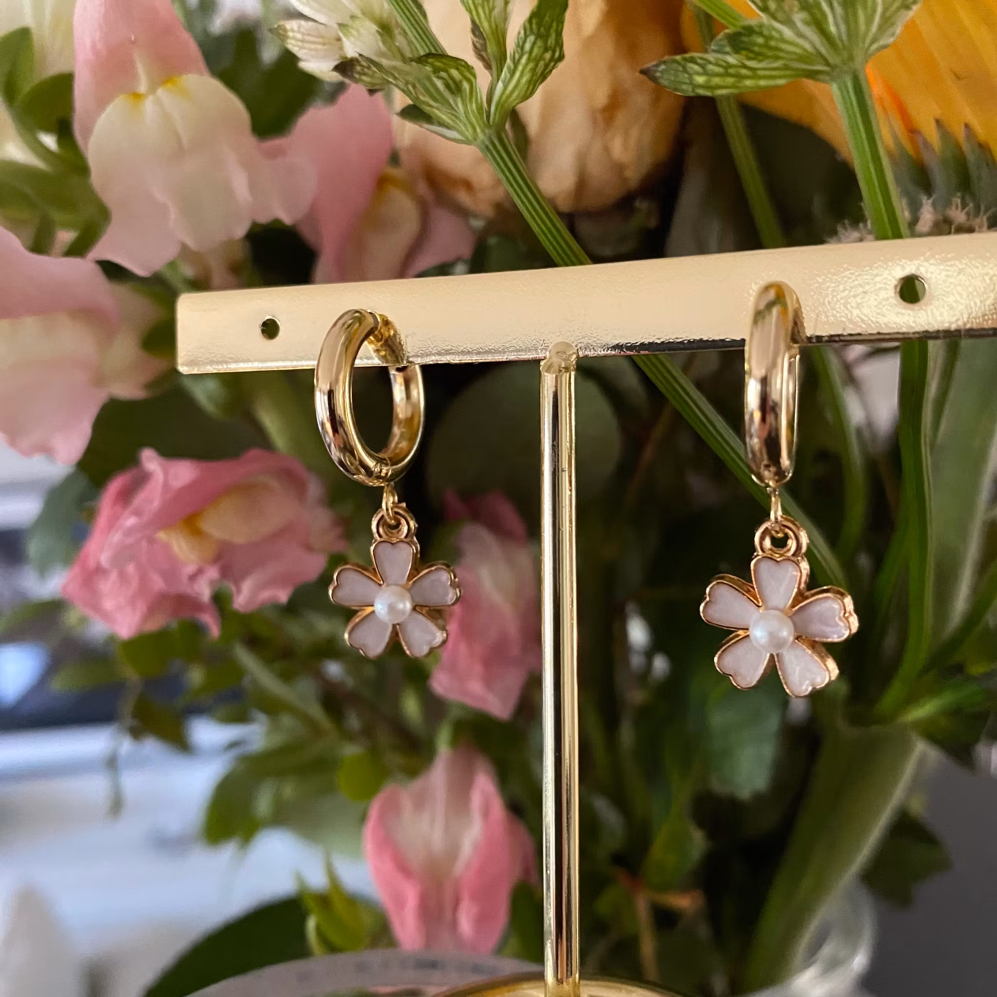 Örhängen - blommor vita