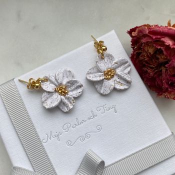 Örhängen - blommor med guld