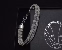 Nålbundet armband, silverfärgat klassiskt