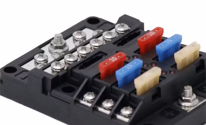 EGIS - Säkringshållare 6 säkringar med minusanslutning/LED indikator