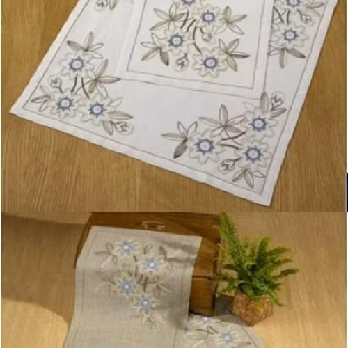 Söta blommor på linneduk/-löpare