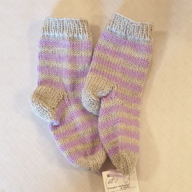 Handstickade sockar storlek 22-34 - randiga