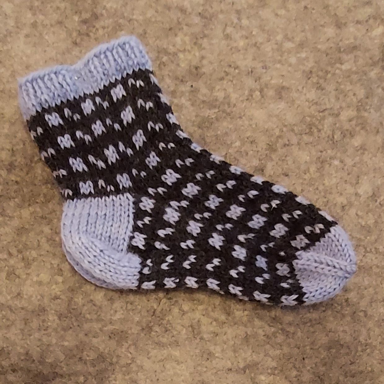Handstickade sockar storlek 24-40 - fiskemönster
