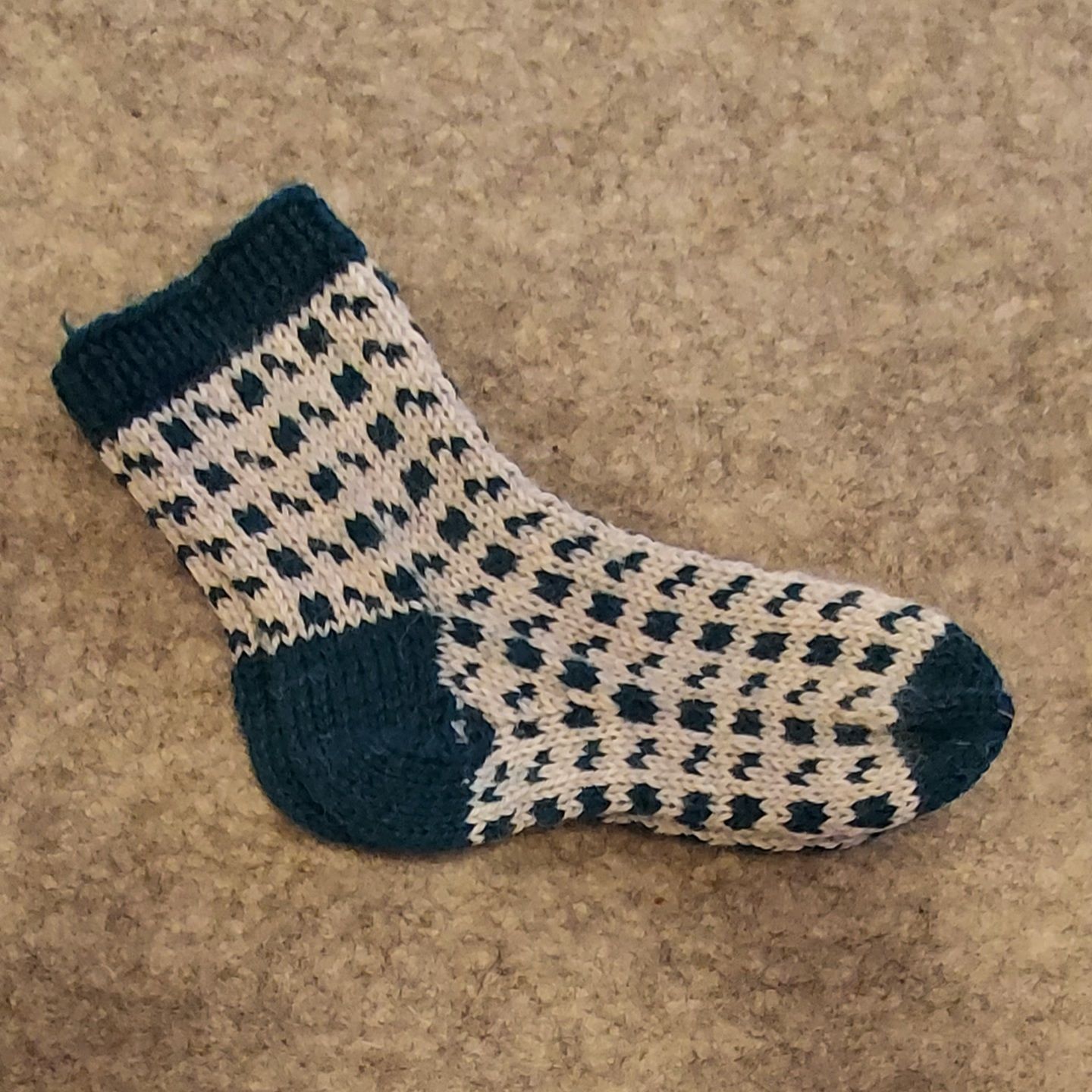 Handstickade sockar storlek 24-40 - fiskemönster