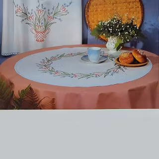 Rund duk i stjälkstygn - utan garn