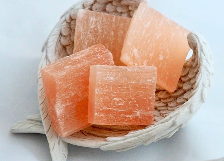 Råsten aprikos-orange Selenit