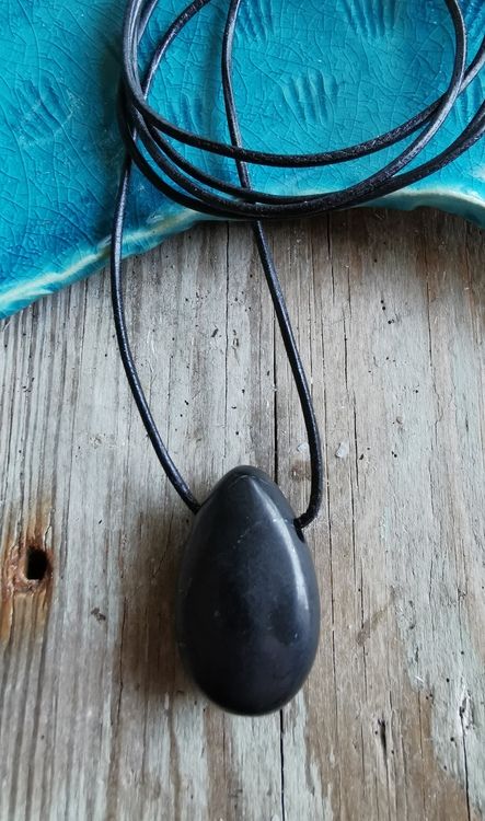 Halsband med hänge Shungit