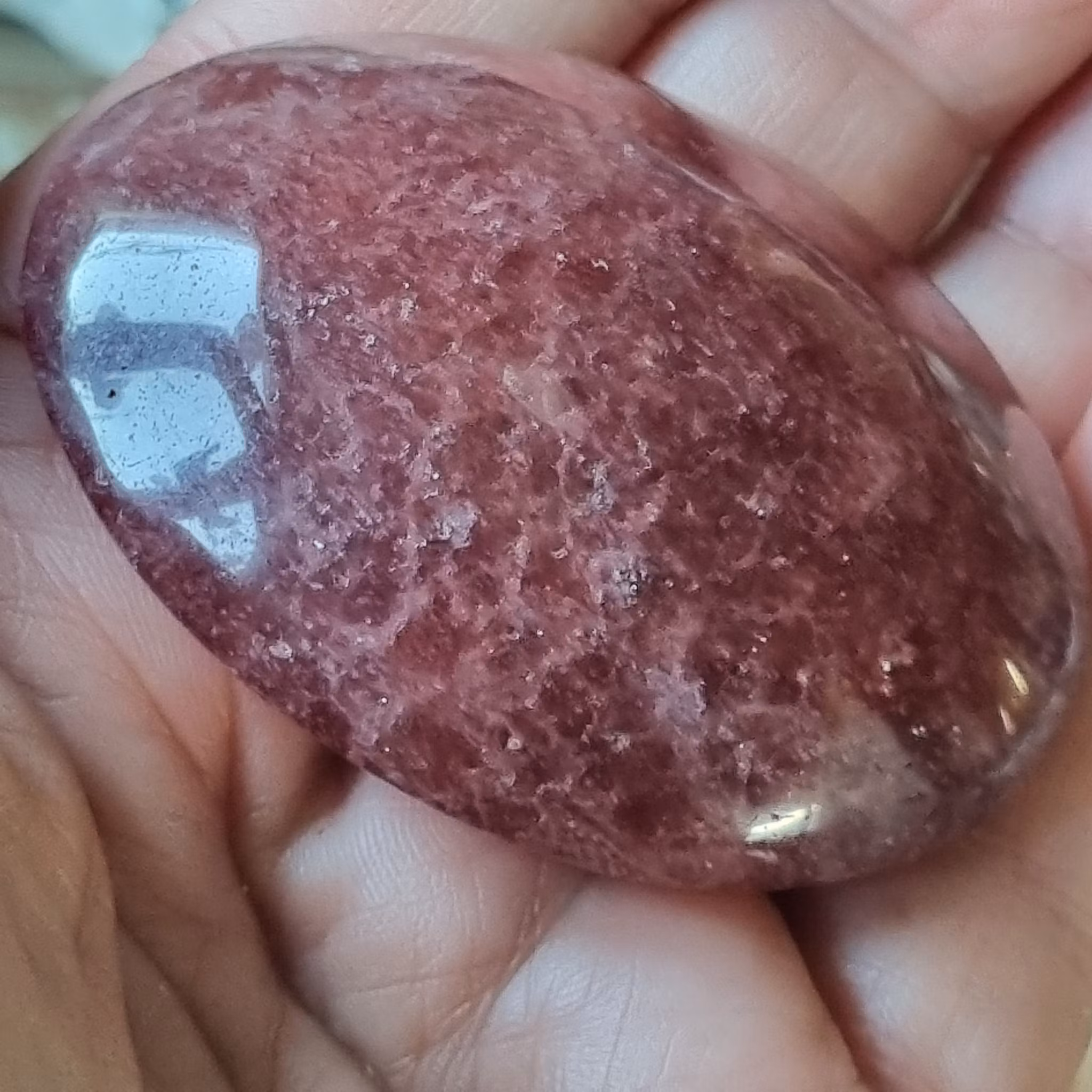Handsten pebble Jordgubbskvarts