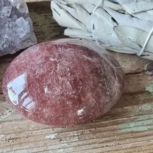 Handsten pebble Jordgubbskvarts