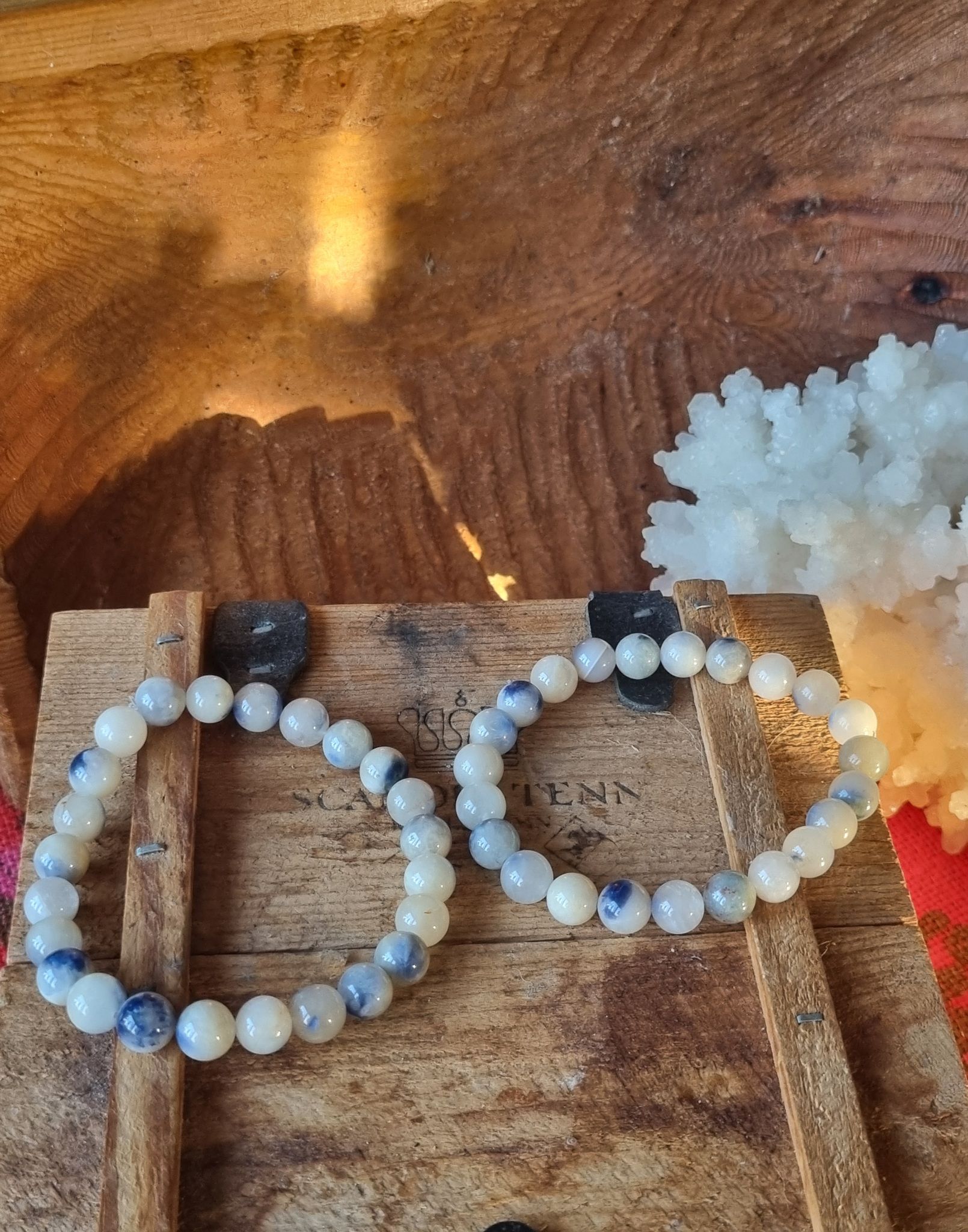 Armbandet kvarts med Dumotierit