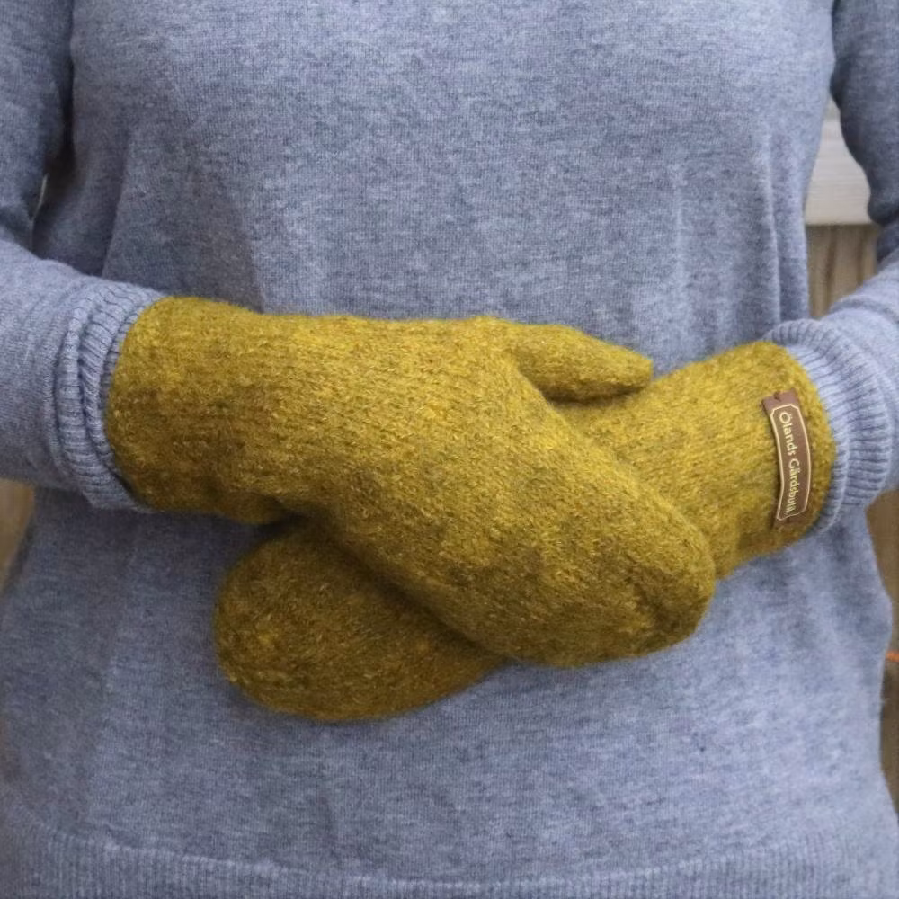 Handstickade ullvantar - Patinagul