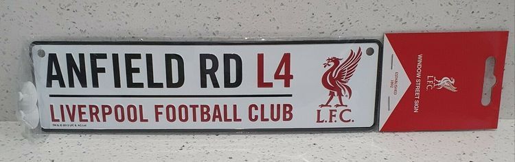 Liverpool Anfield Road vägskylt med sugproppar