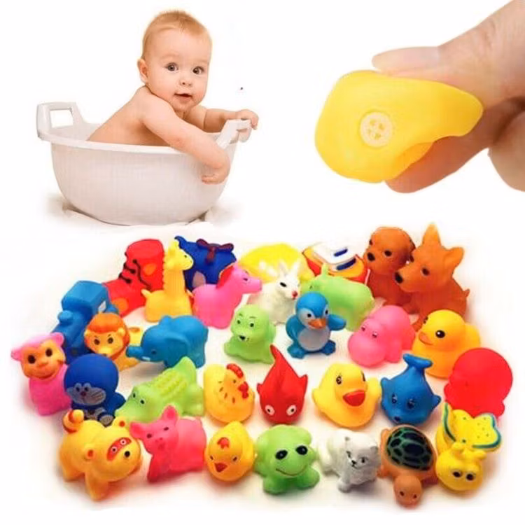 12 st Djur Simning Vatten Leksaker Färgglada Set Mjukt Gummi Float Squeeze Sound Tryckljud Squeaky Badleksak För Baby Badleksaker GYH