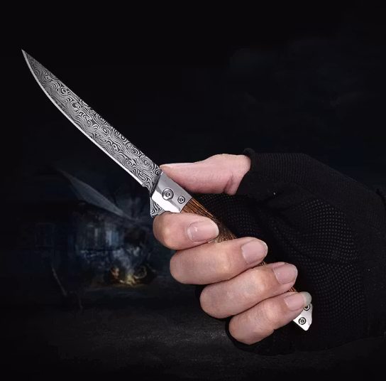 Damascuskniv med trähandtag + skyddsfodral