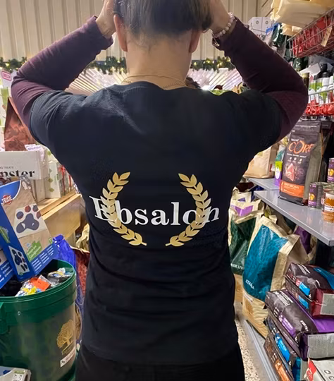 Ebsalon T-shirt med tryck "Alla vet att det var hunden som fes"