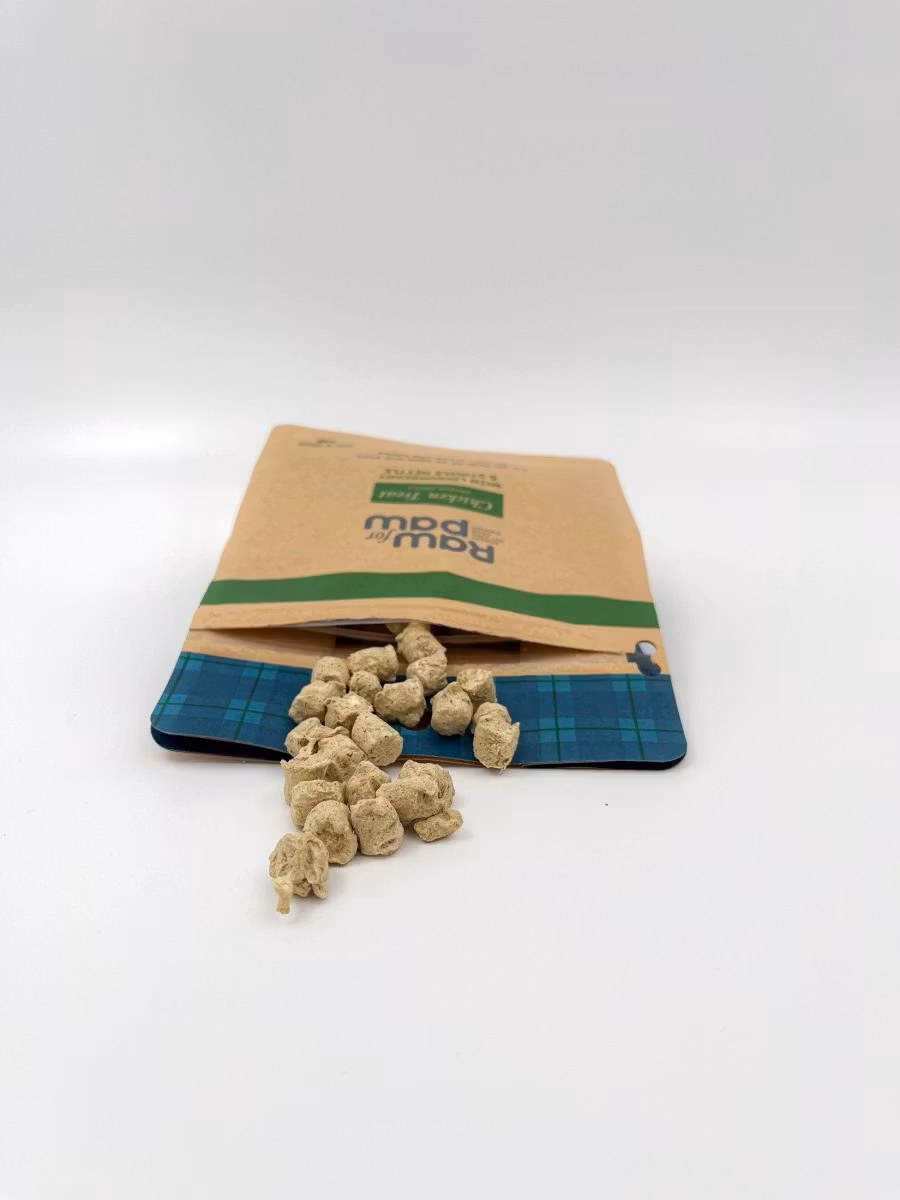 Raw for Paw- Chicken Treat- frystorkat kycklinggkött med lingon och nässla 50 gram