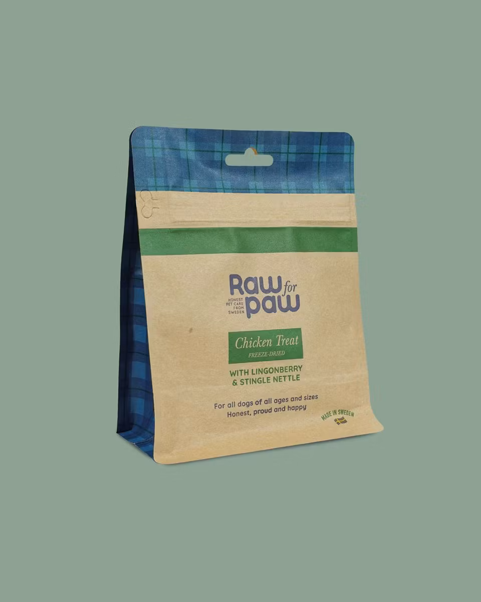 Raw for Paw- Chicken Treat- frystorkat kycklinggkött med lingon och nässla 50 gram