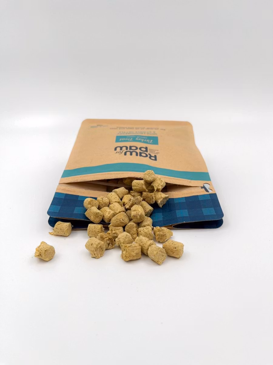Raw for Paw- Turkey Treat- frystorkat kalkonkött med lingon och nässla 50 gram