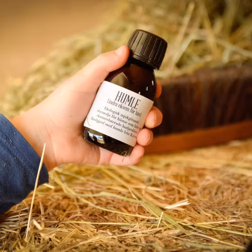 HUMLE Hud Ro- Häst (Lindra Eksem byter namn) En mild och kraftfullt verkande olja att stötta känslig hud med symptom hos din häst 100 ml