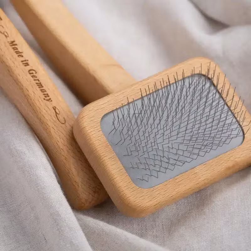 Lila Loves It- Slicker Brush-  S el. M