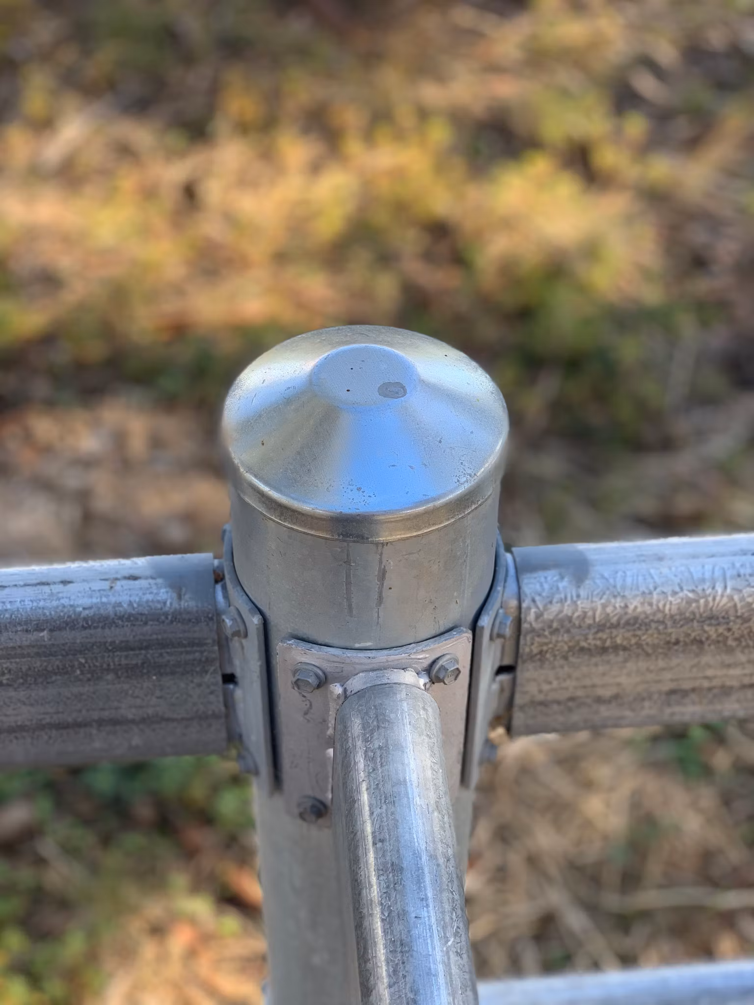 Stålkonstruktion för hörn och grind