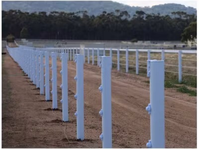 Plaststolpe med hatt