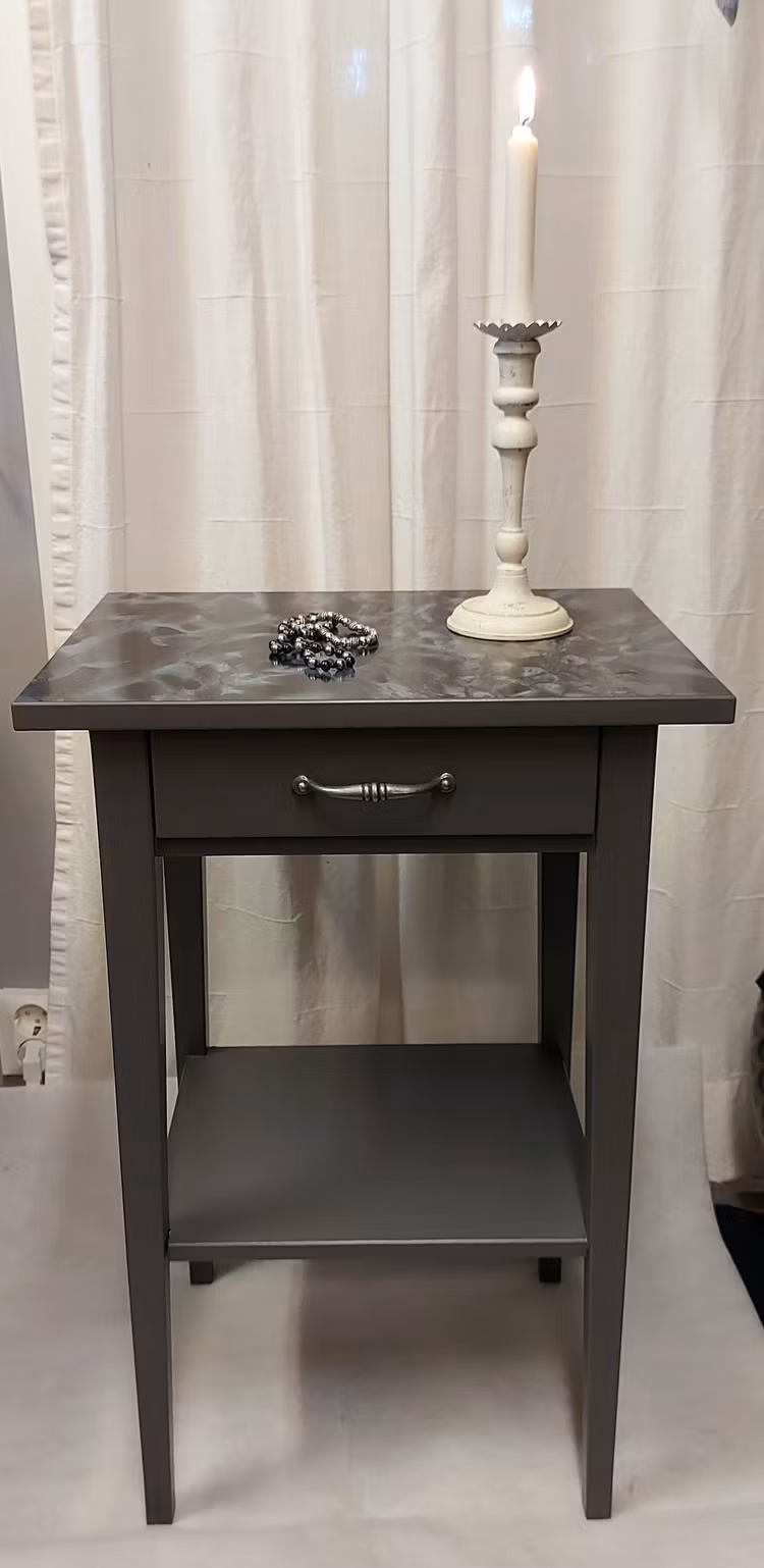 Hall-/sängbord M154