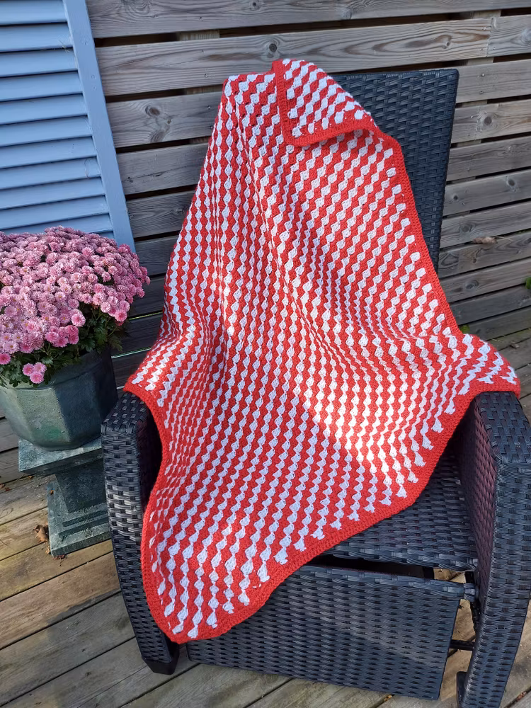 Filt, virkad röd-vit