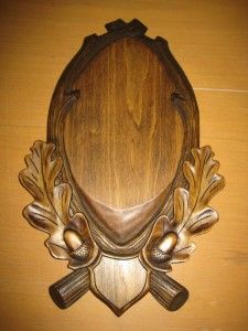 Trofésköld med hel krans