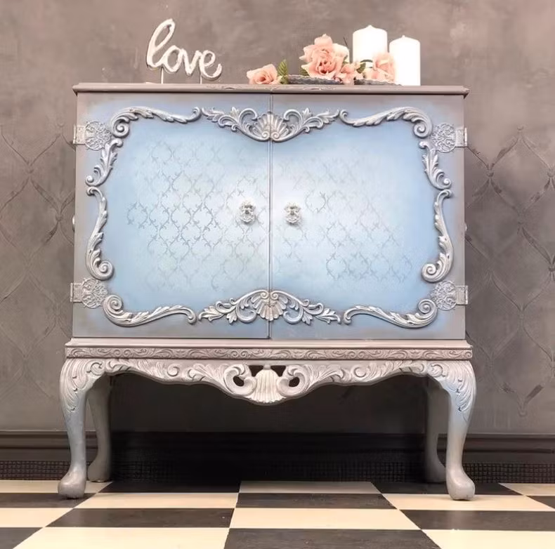 SCHABLON - Posh Chalk Stencil - Mystery Thorns - Photo Credit @Poshchalk