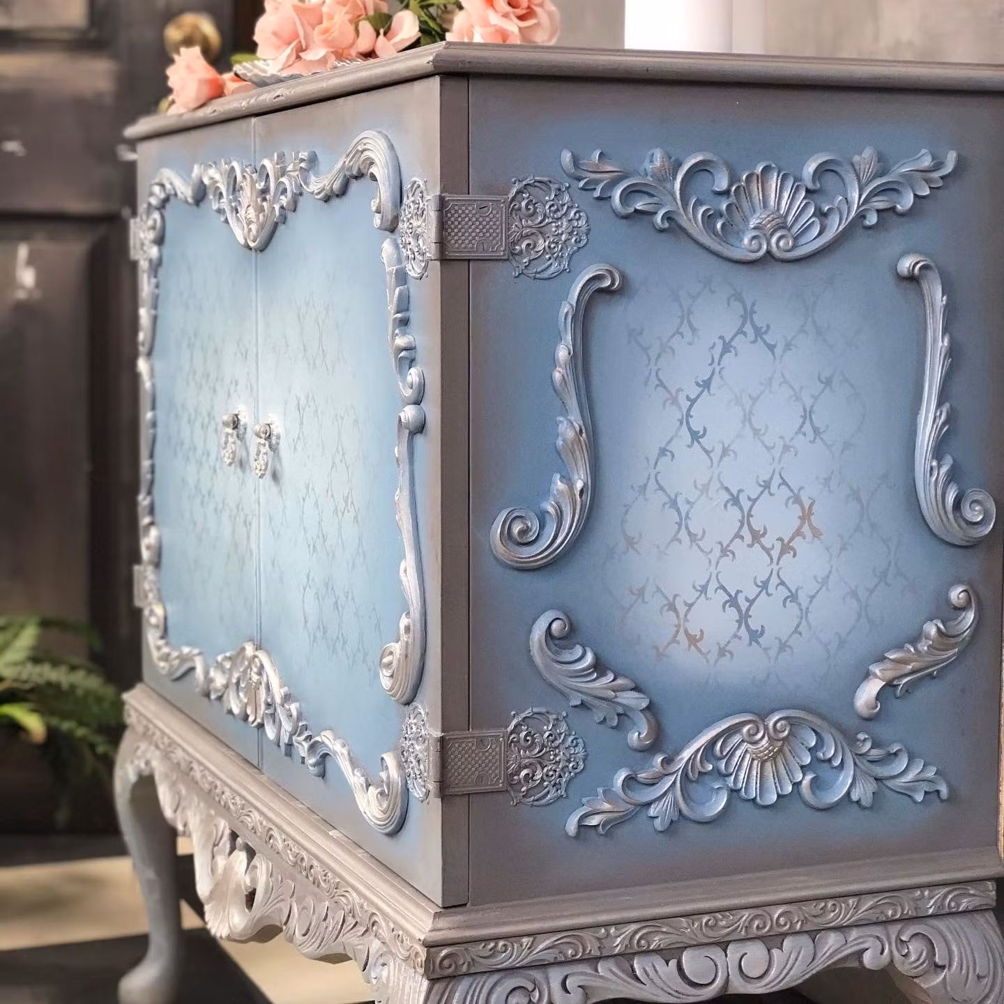 SCHABLON - Posh Chalk Stencil - Mystery Thorns - Photo Credit @Poshchalk