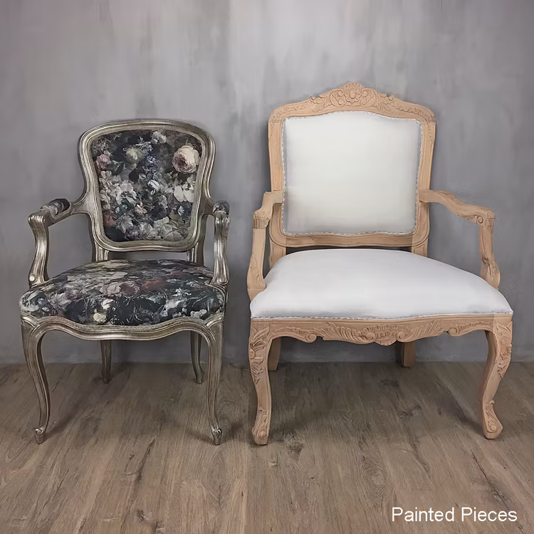 Stor handsnidad karmstol tillverkad av certifierad och hållbart odlad mahogny.