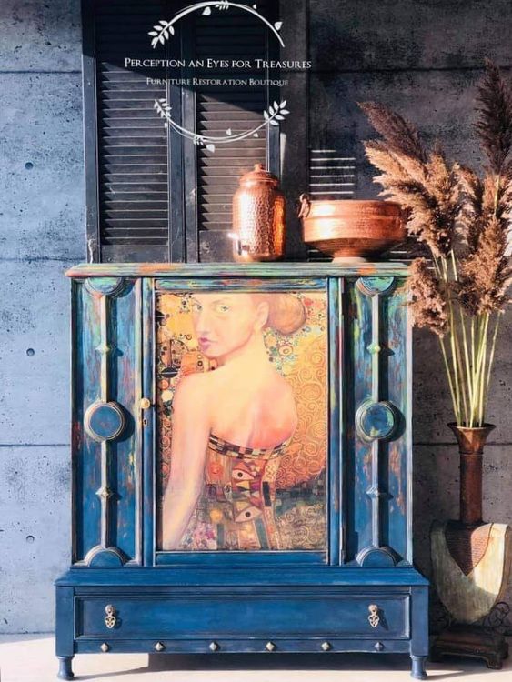 MINT Decoupage Paper WOMAN IN GOLD - Photo credit: Perception: An eye for treasure