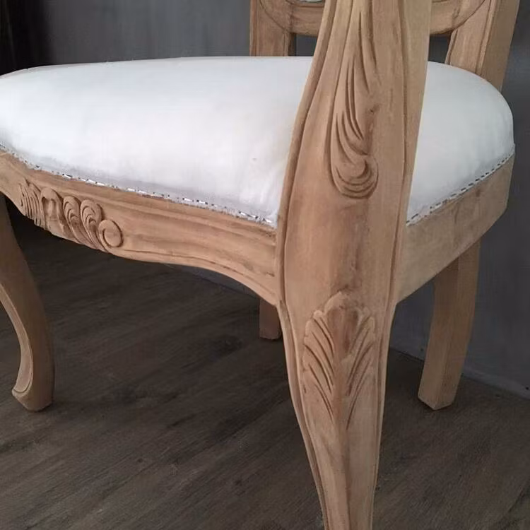 Stor handsnidad karmstol tillverkad av certifierad och hållbart odlad mahogny