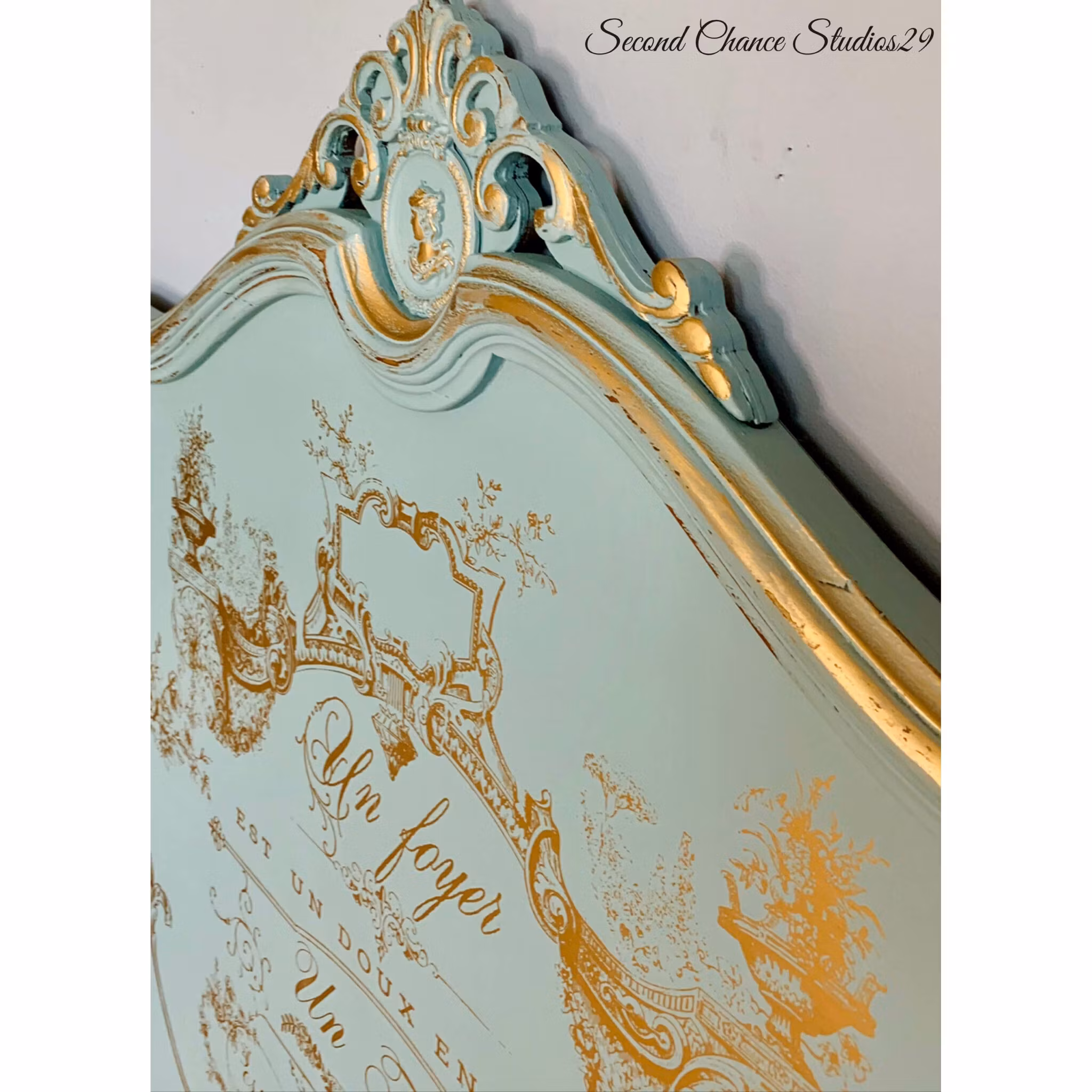 Re Design Decor Wax - Metallisk Vaxpasta Eternal (Guld) - Photo Credit: @secondchancestudios29