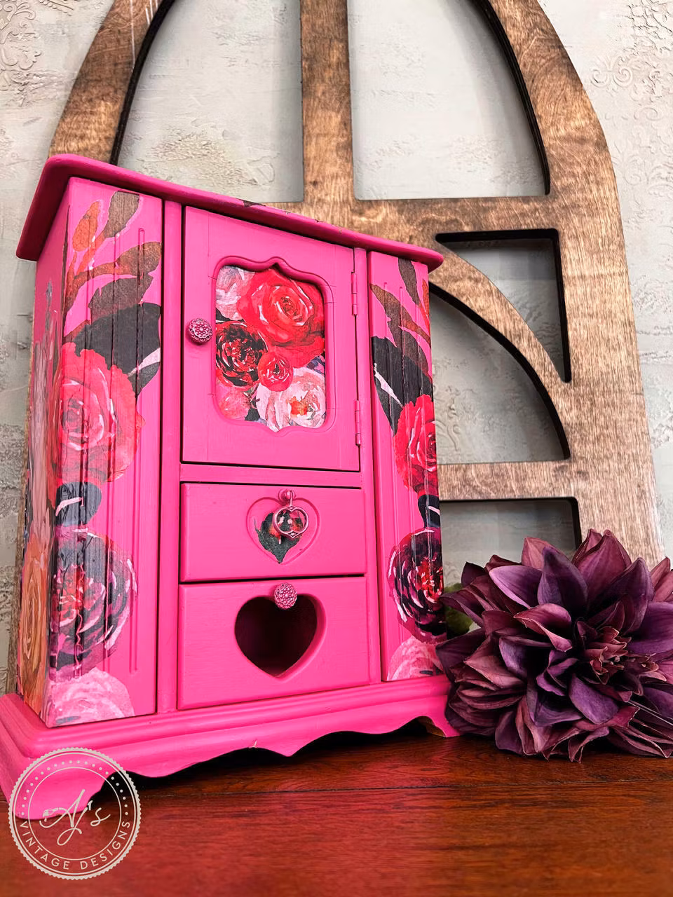 Dixie Belle SILK All-In-One Mineral Paint - PRICKLY PEAR - Photo Credit: @AjsVintageDesigns