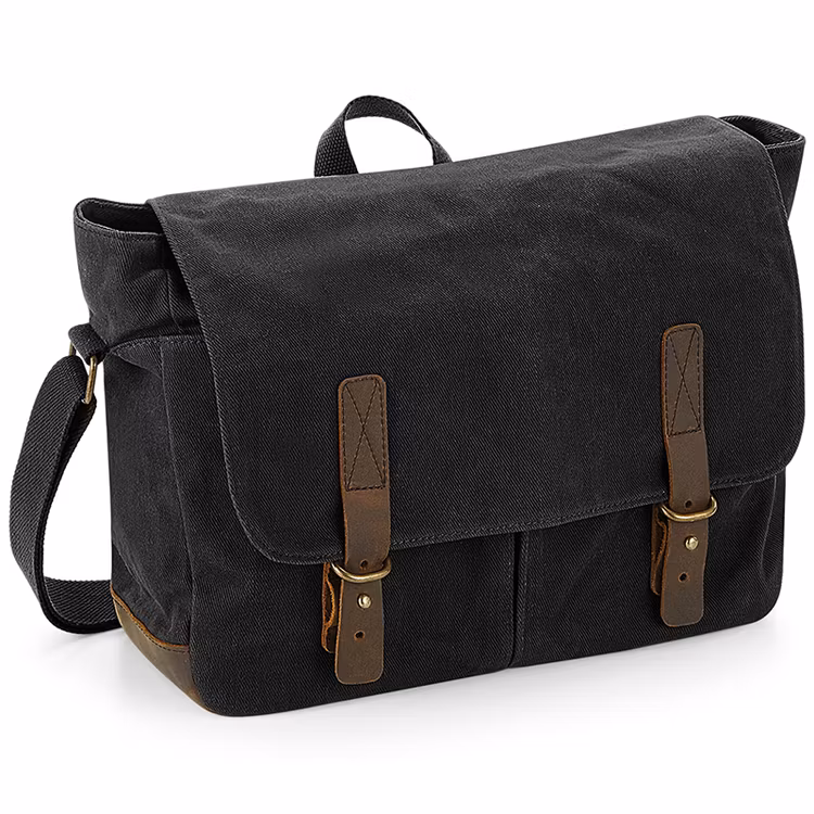 Svart vaxad messengerbag