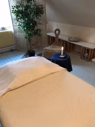 Behandlingar, boka genom info@stenar.nu eller tel 070-2919111
