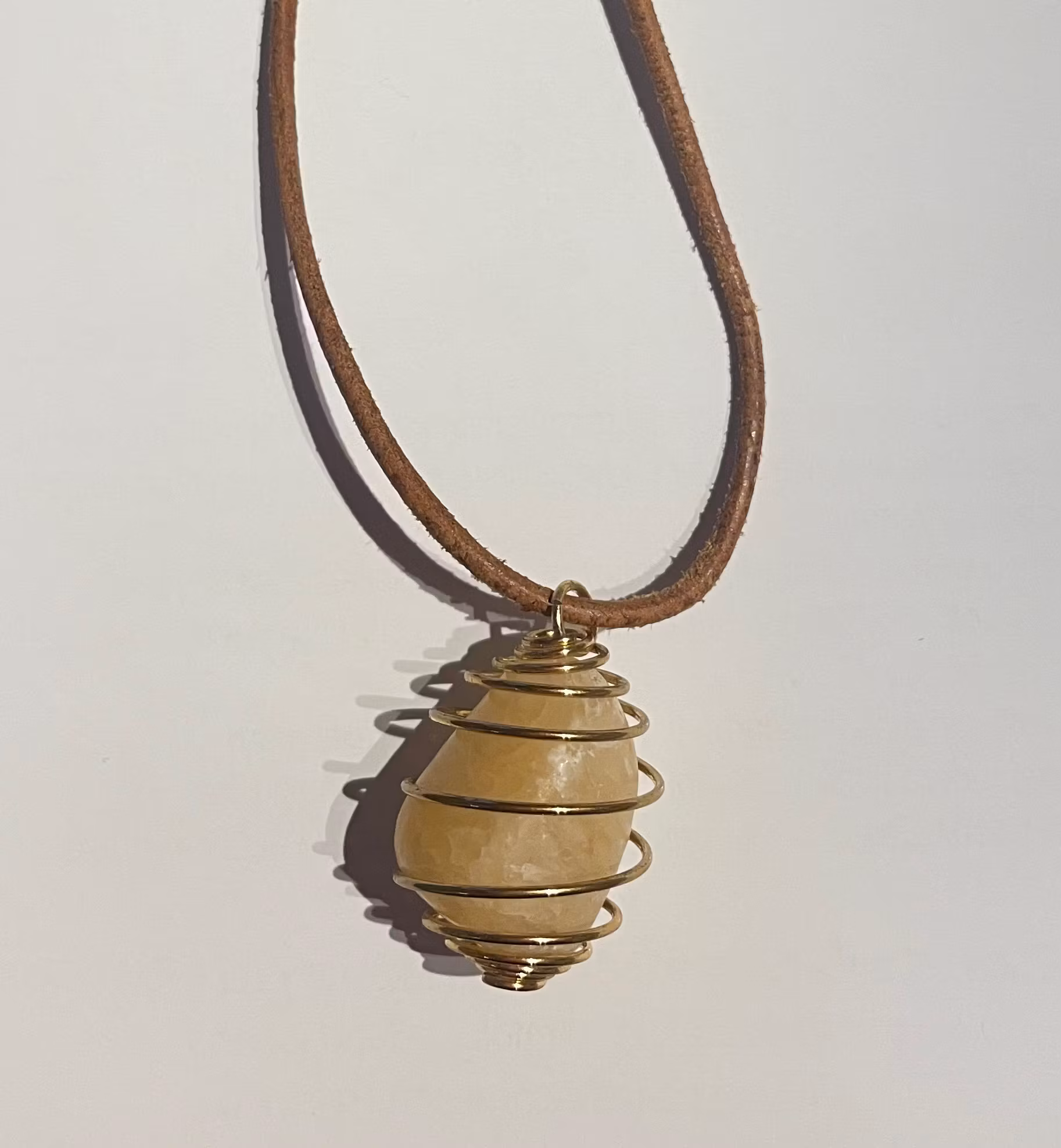 Halsband bur, gul aragonit