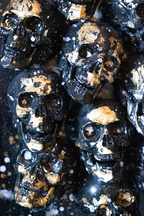 Skulls golden small