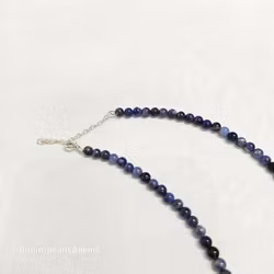 Halsband med 4 mm jeansblå dumorterit