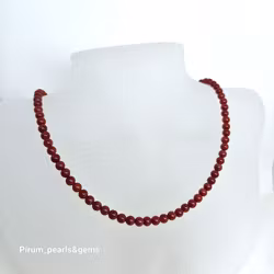 Halsband med röd korall 4mm med  silverlås